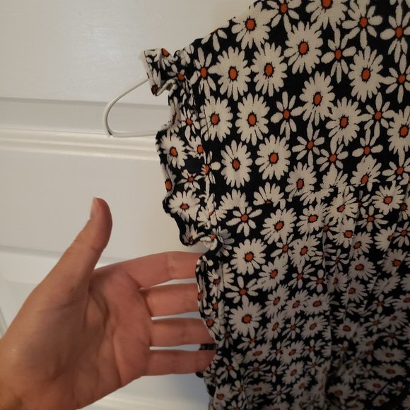 Black daisy sleeveless LOFT blouse - Picture 5 of 6
